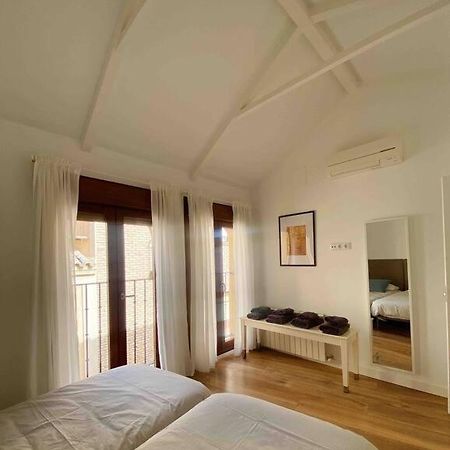 Atico En Toledo Con Terraza Apartment Bagian luar foto